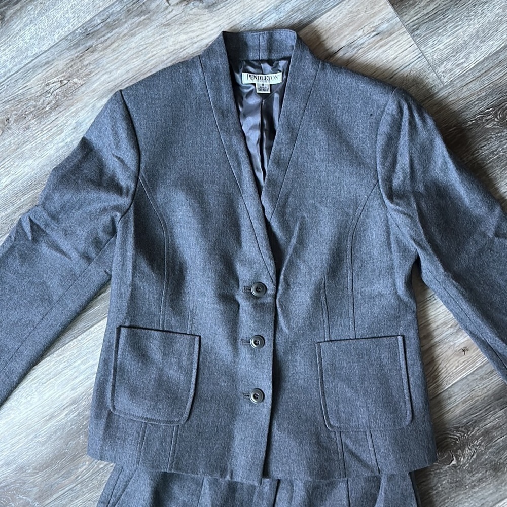 Pendleton suit size 8 jacket 10 pant gray Virgin Wool lined Career - Picture 3 of 11